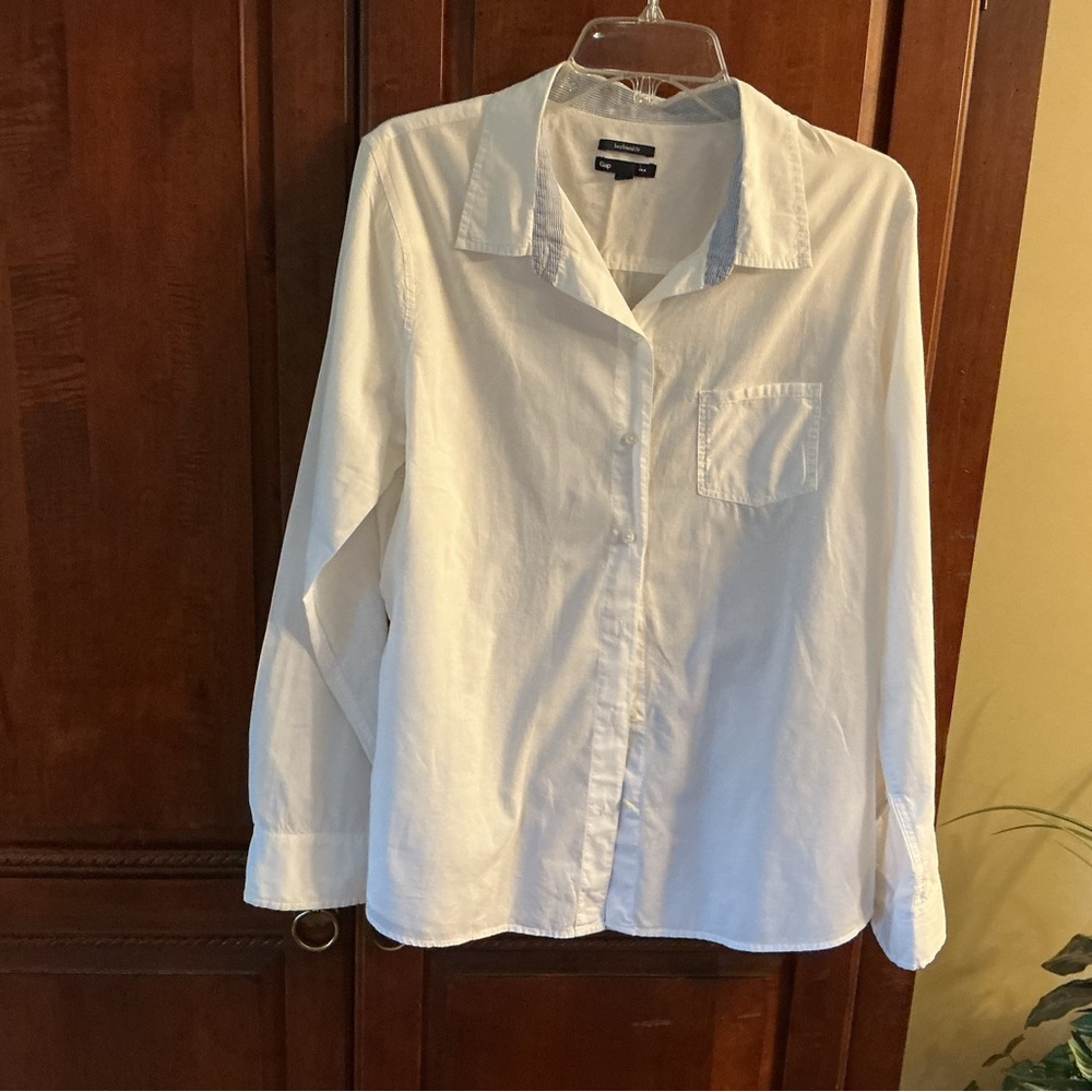 Gap, boyfriend fit, white button up size XL